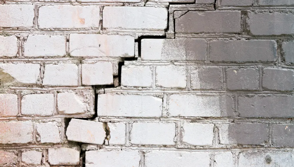 Cracks in Building Cracks in Building